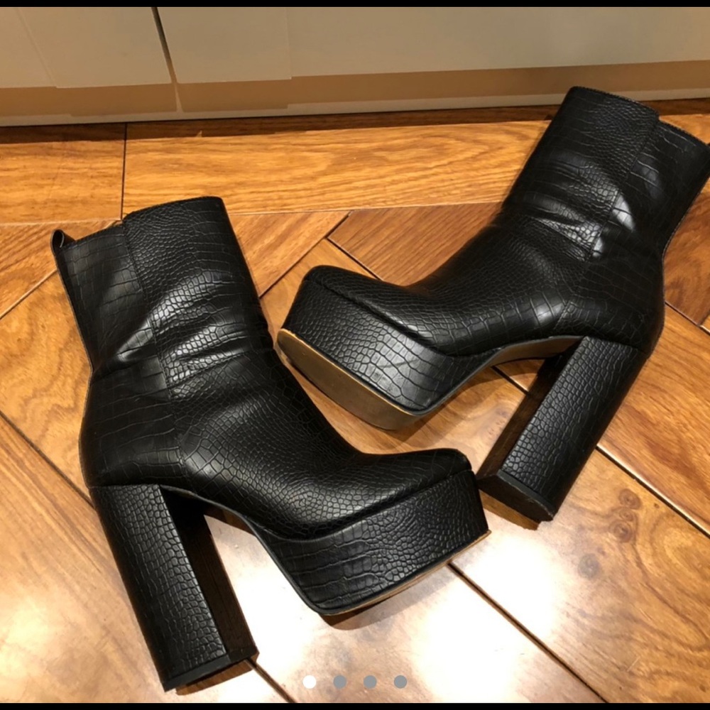 UO- super high platform boots